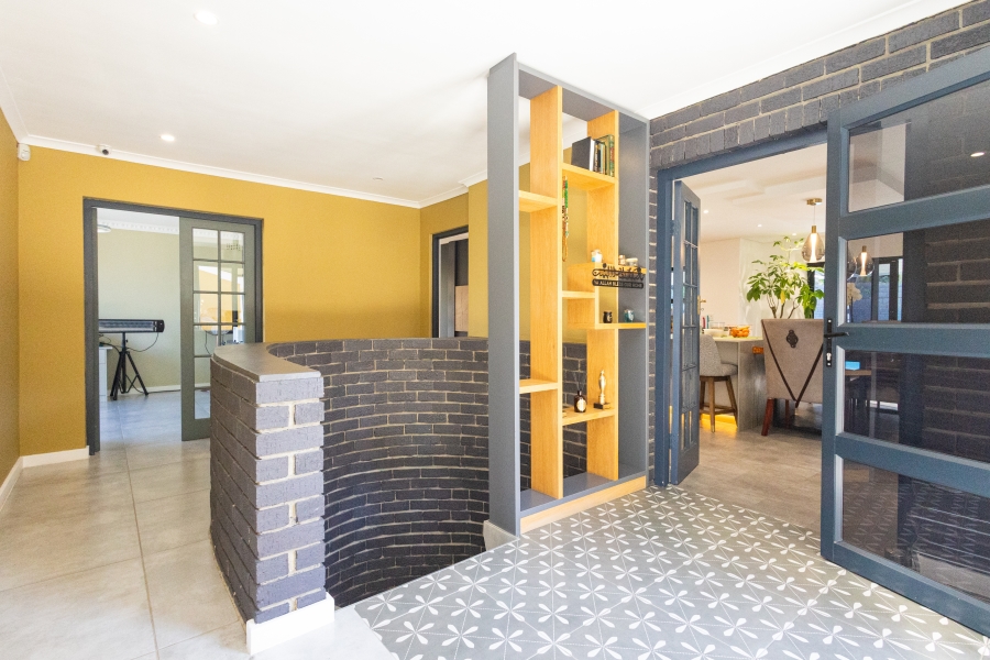 4 Bedroom Property for Sale in Loevenstein Western Cape